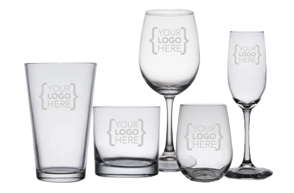 Ly bia thủy tinh được in logo tạo điểm nhấn và gợi nhắc khách hàng về thương hiệu - Thủy tinh Pha lê Việt Tiệp