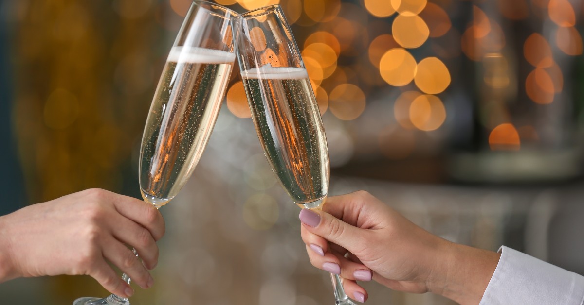 Cách cụng ly đúng phép lịch sự