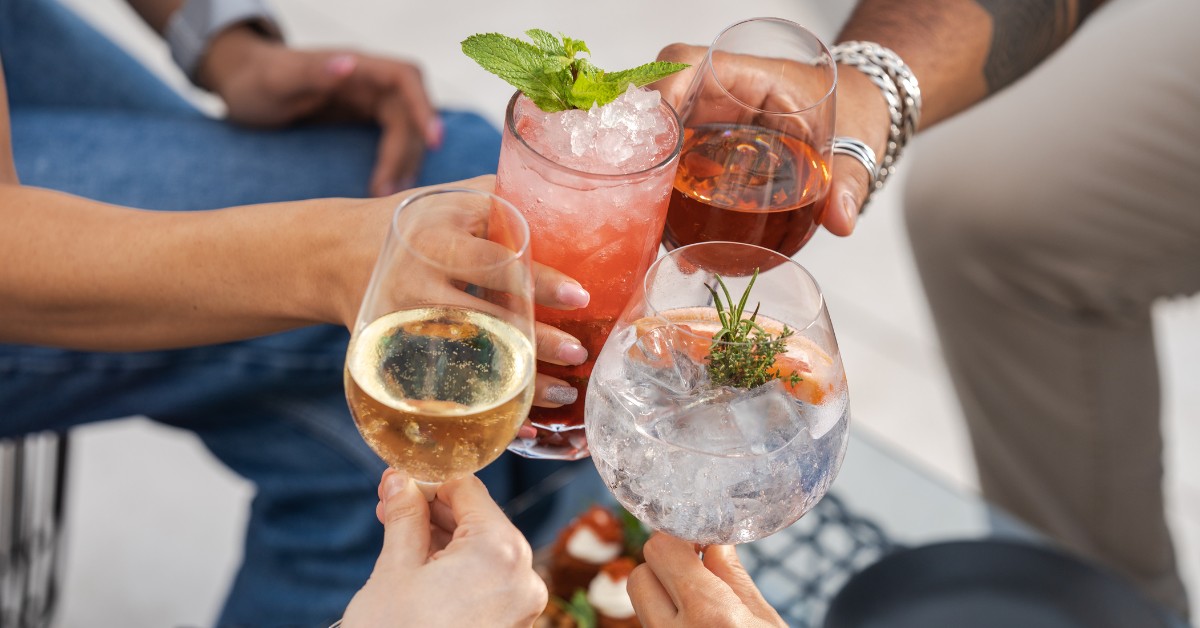 Những kiểu cụng ly phổ biến