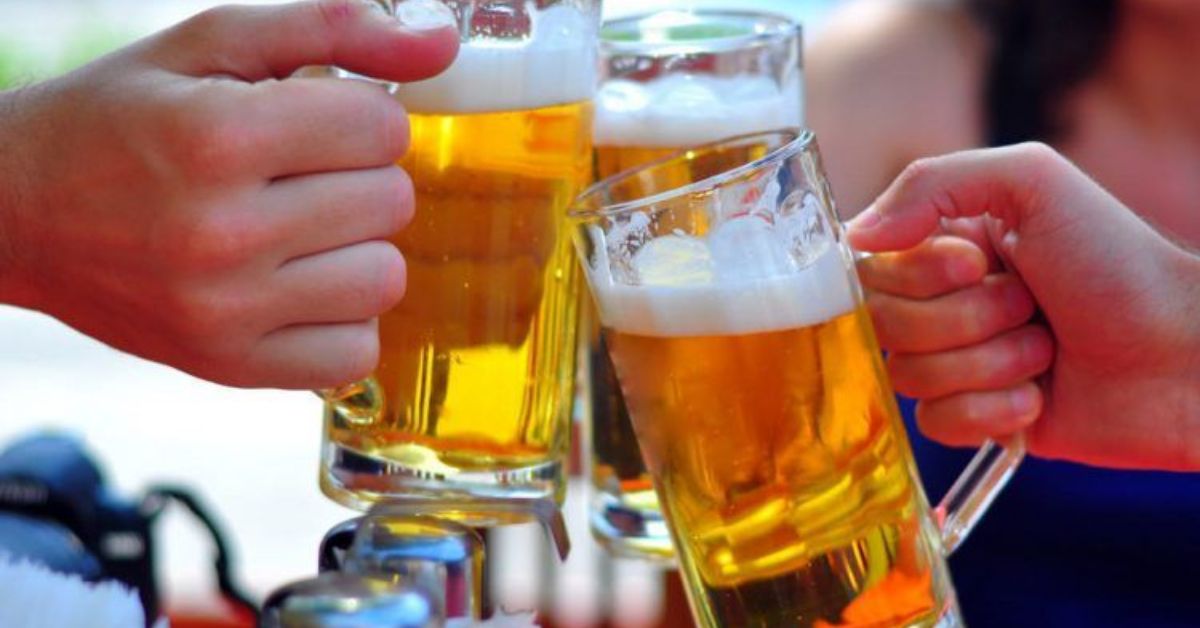 14.1 Cụng ly bia khác gì với cụng ly rượu