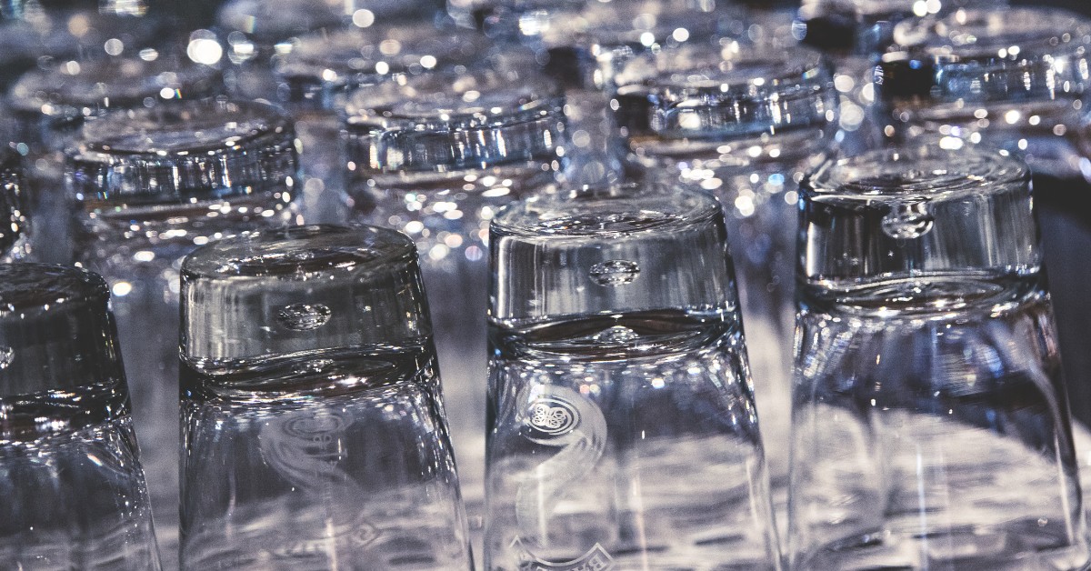 Lưu ý khi sử dụng và bảo quản thủy tinh hữu cơ