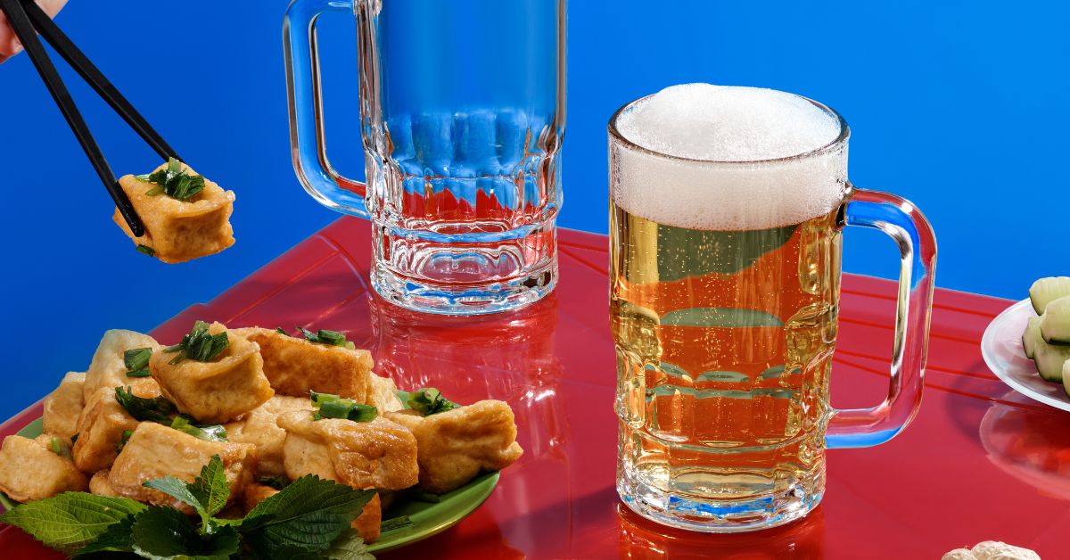 So sánh uống bia bằng ly lớn và ly nhỏ
