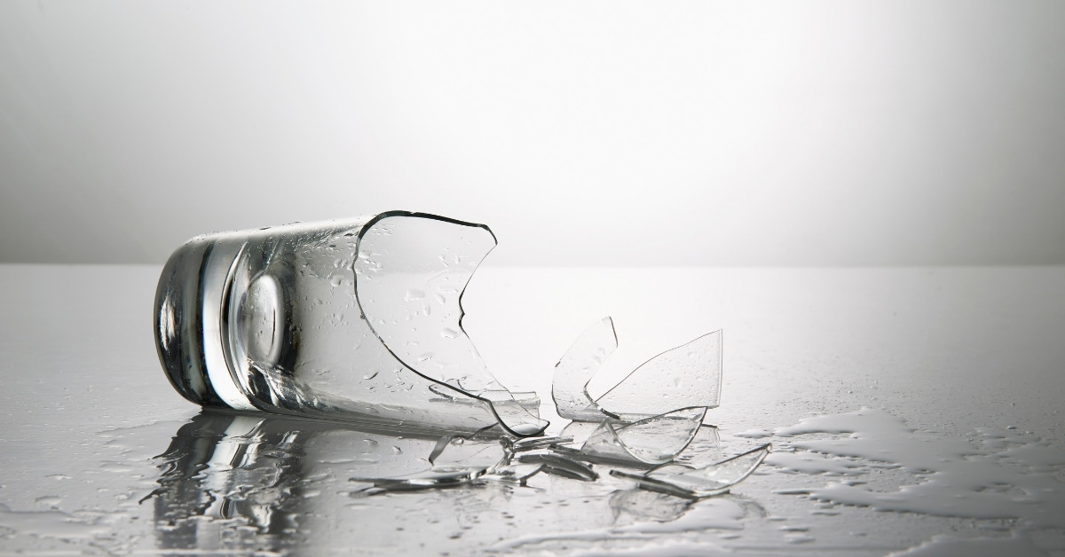 Hướng dẫn chi tiết cách dán ly thủy tinh bị vỡ