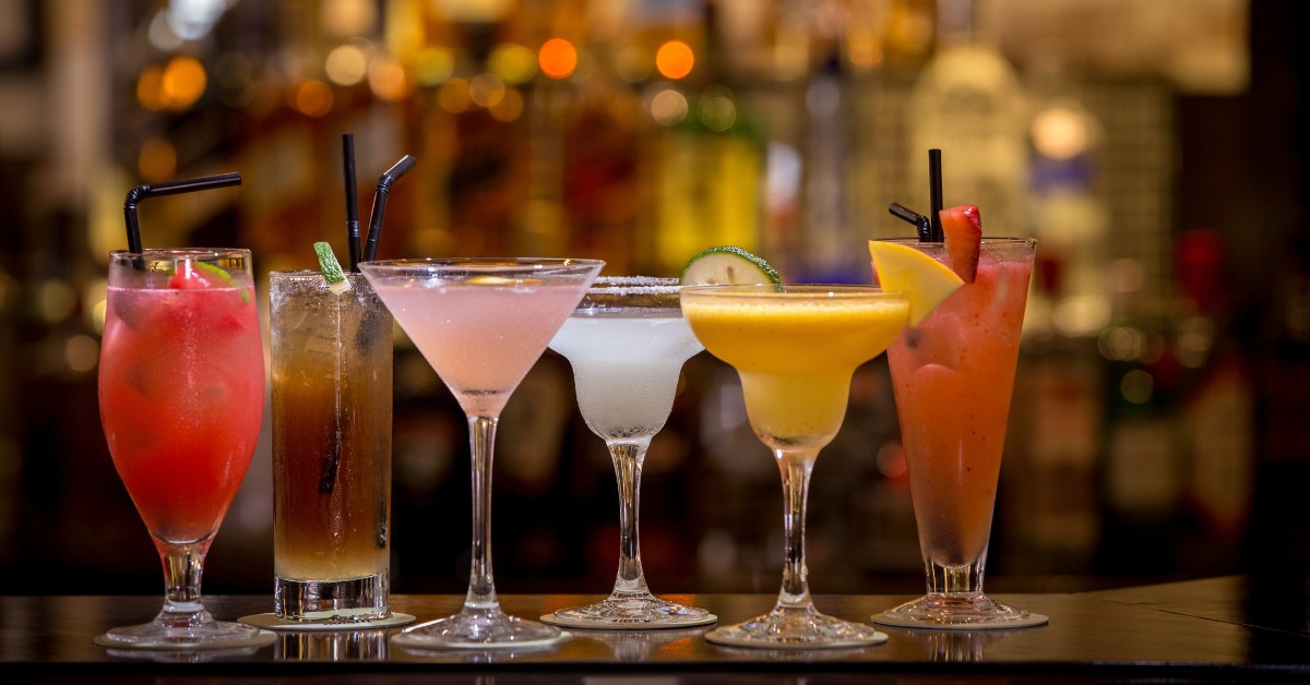 Các loại ly phổ biến được sử dụng trong quầy bar