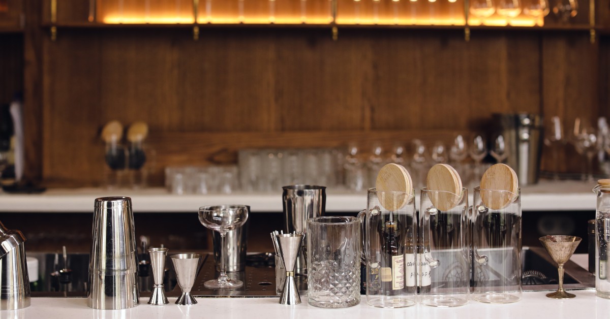 Giới thiệu về tầm quan trọng của việc chọn ly phù hợp trong pha chế cocktail