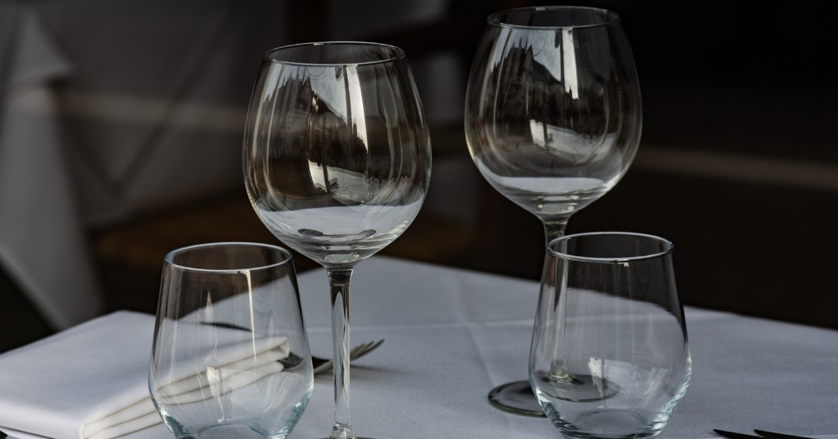 6 Cách Làm Sạch Ly Thủy Tinh Bị Mờ Hiệu Quả Tại Nhà