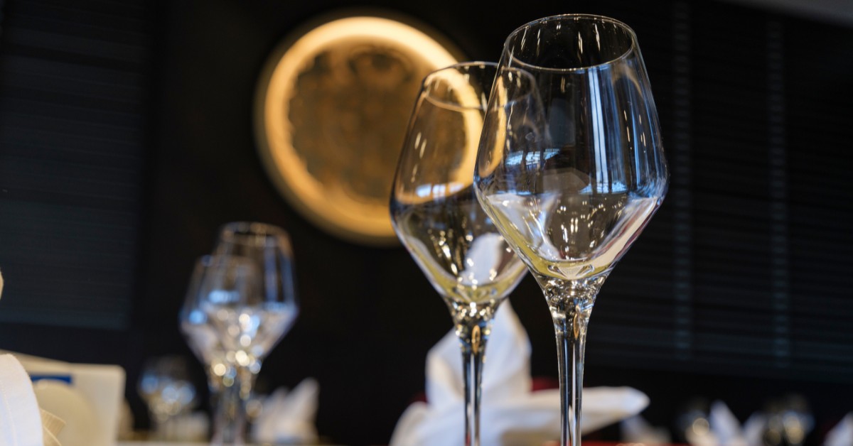 Mẹo Bảo Quản Ly Thủy Tinh Không Bị Mờ Trở Lại