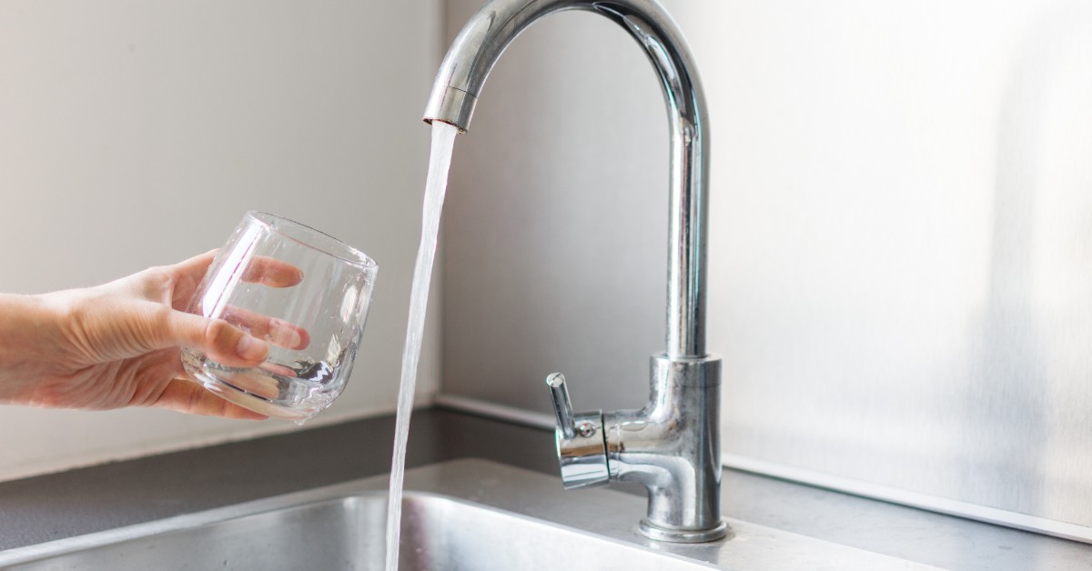 9 cách rửa ly thủy tinh mang lại hiệu quả, an toàn