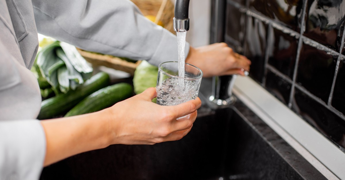 Mẹo Bảo Quản Ly Thủy Tinh Không Bị Ố Vàng