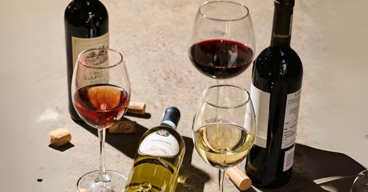 Tại sao ly vang trắng nhỏ hơn ly vang đỏ