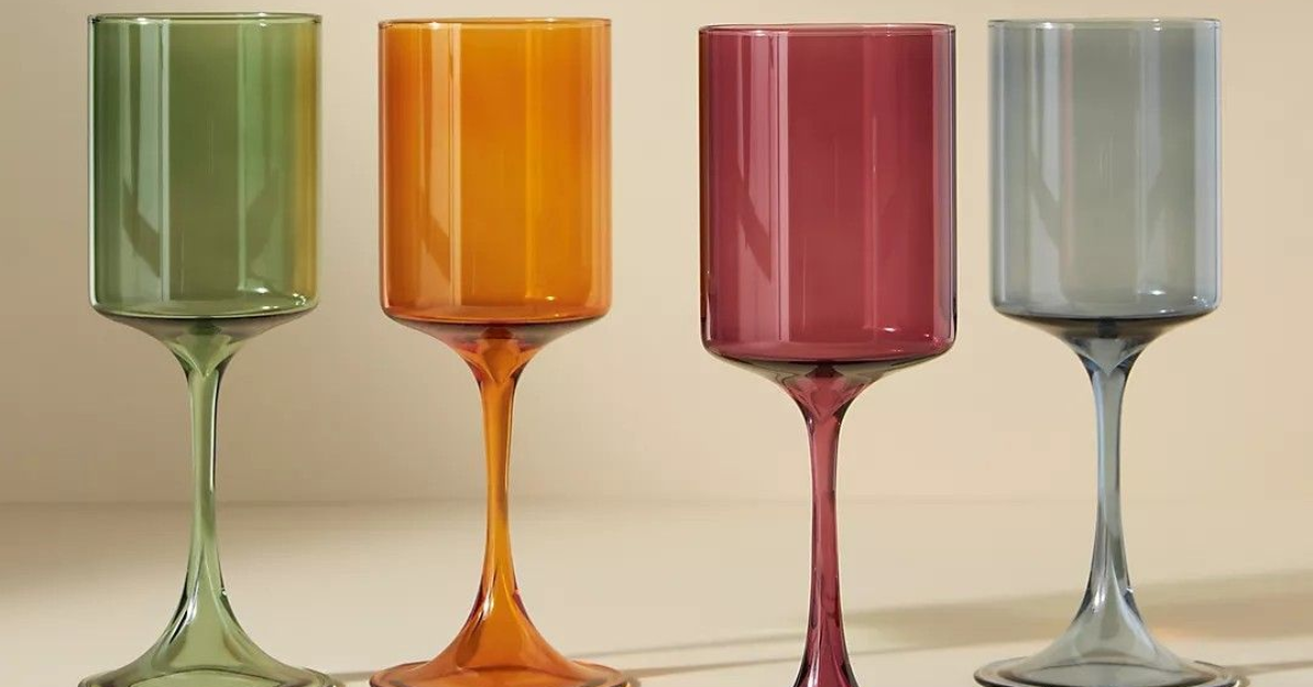 Ly thủy tinh màu là gì