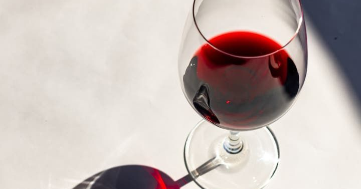 Vì sao phải uống rượu vang bằng ly thuỷ tinh