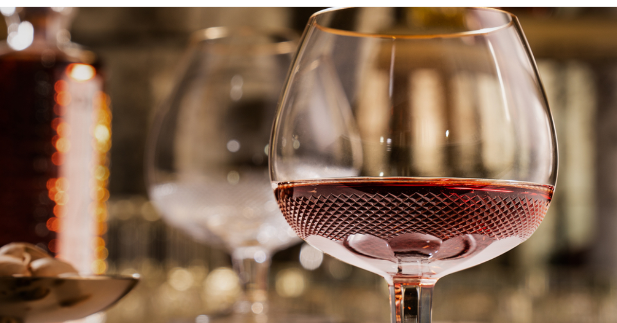 Tầm quan trọng của việc cầm ly Brandy đúng cách