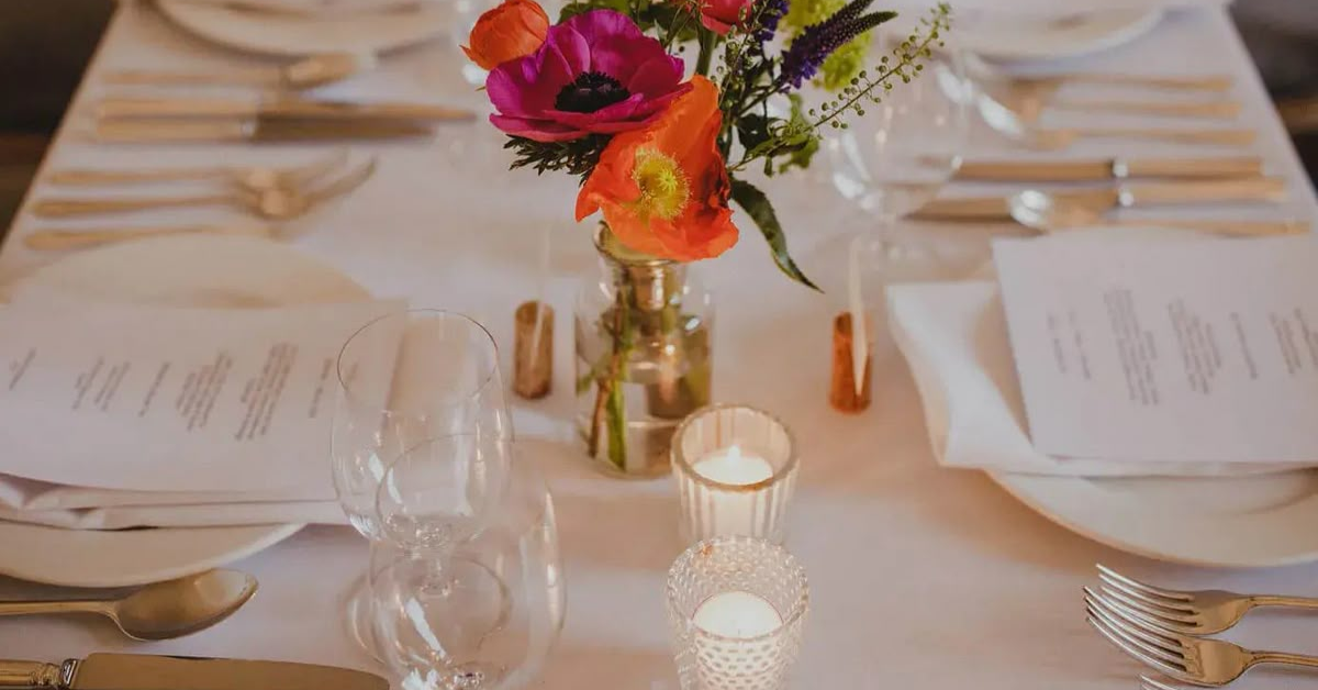 Tại sao việc lựa chọn ly thuỷ tinh cho bàn tiệc lại quan trọng