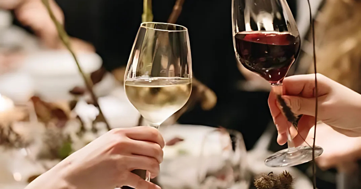 Tại Sao Cách Cầm Ly Lại Quan Trọng