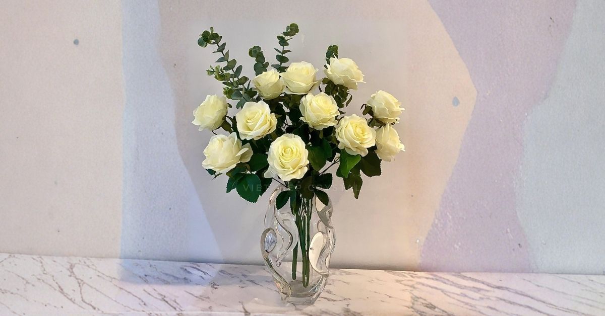 Công dụng của lọ cong đều gắn nòng nọc 230 trắng