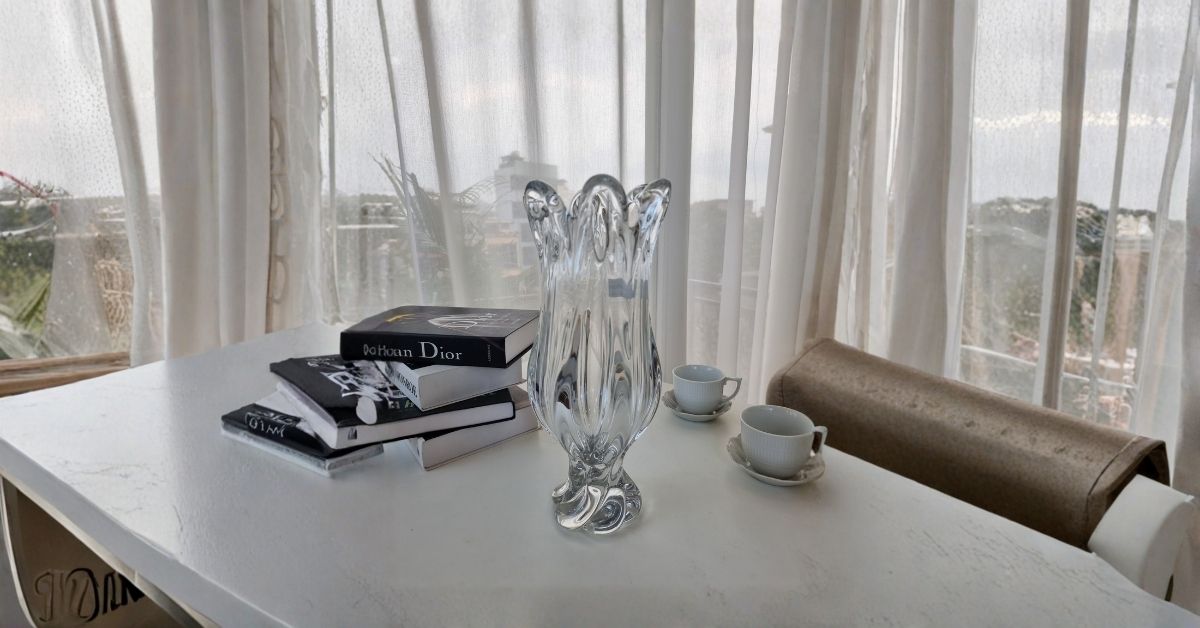 Lọ xỏ 8 lỗ màu trắng 